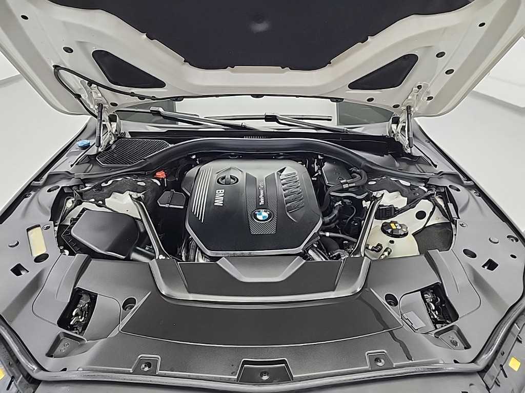 BMW 7 Series - Vista 5