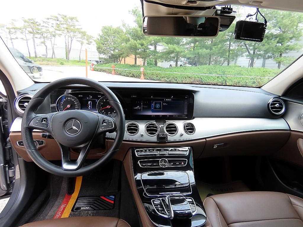 Mercedes Benz E class - Vista 7