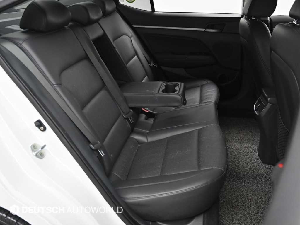 HYUNDAI Avante - Vista 12