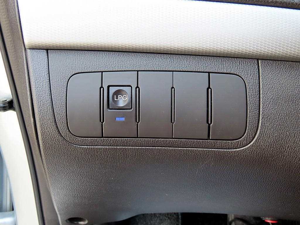 HYUNDAI Sonata - Vista 12