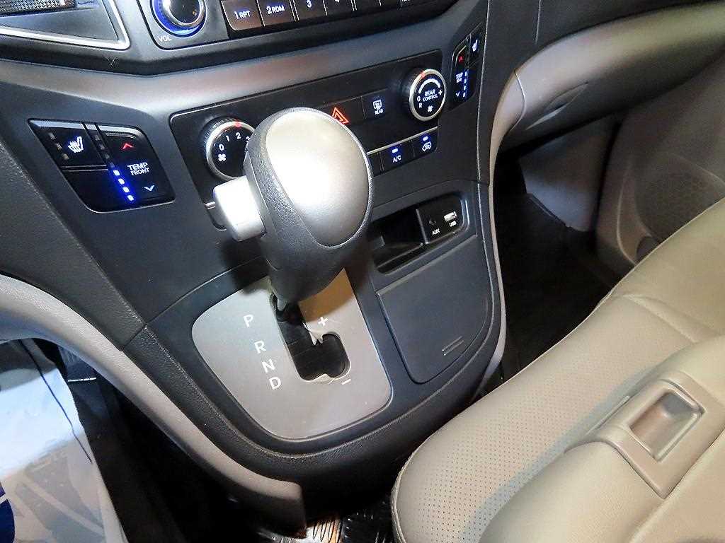 HYUNDAI Starex - Vista 12