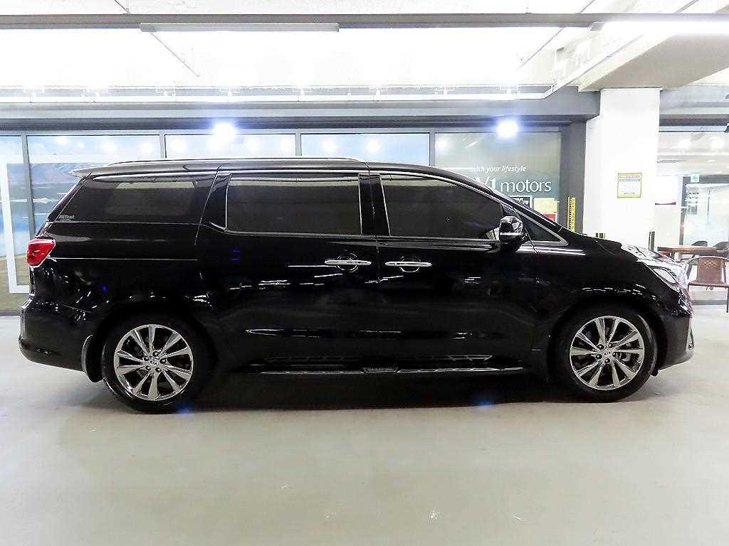KIA Carnival - Vista 3
