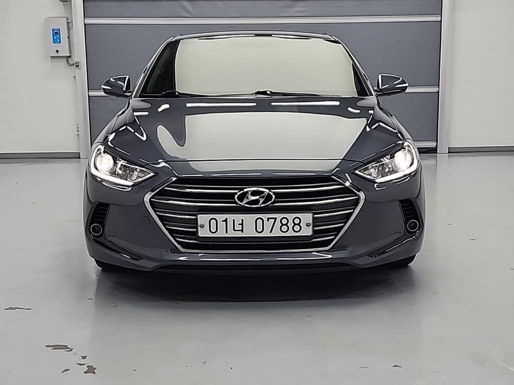 HYUNDAI Avante - Vista 2