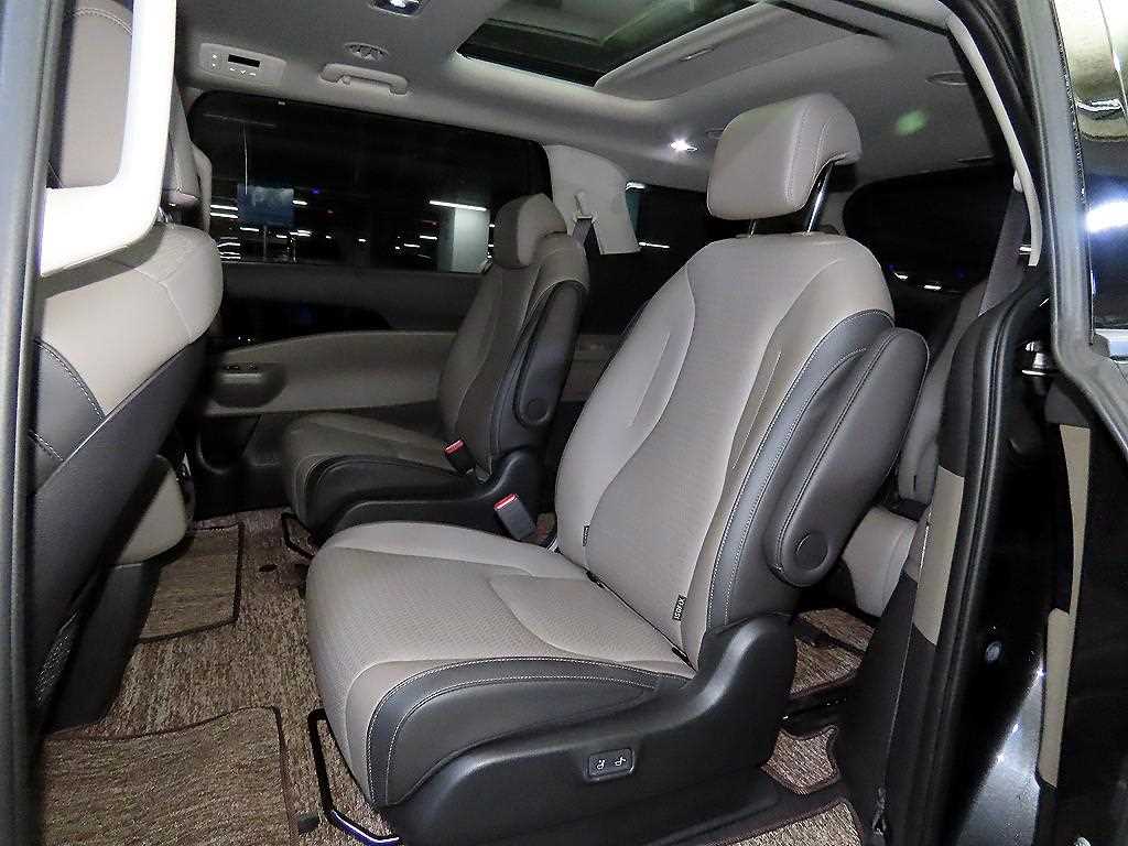KIA Carnival - Vista 7