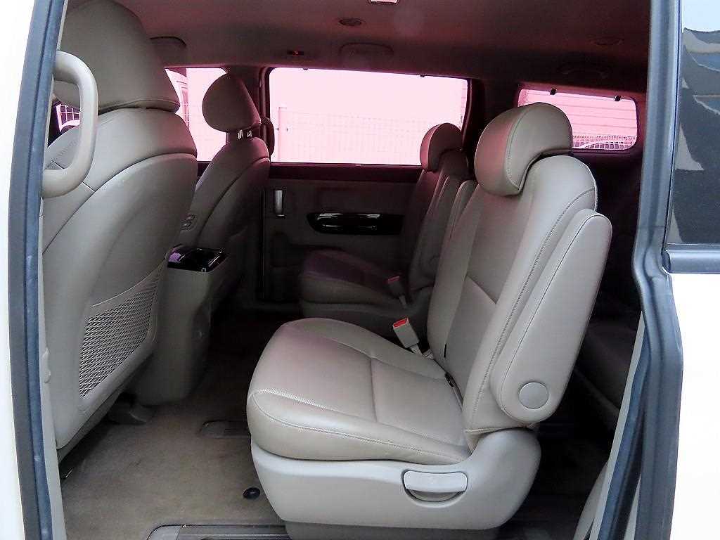 KIA Carnival - Vista 6