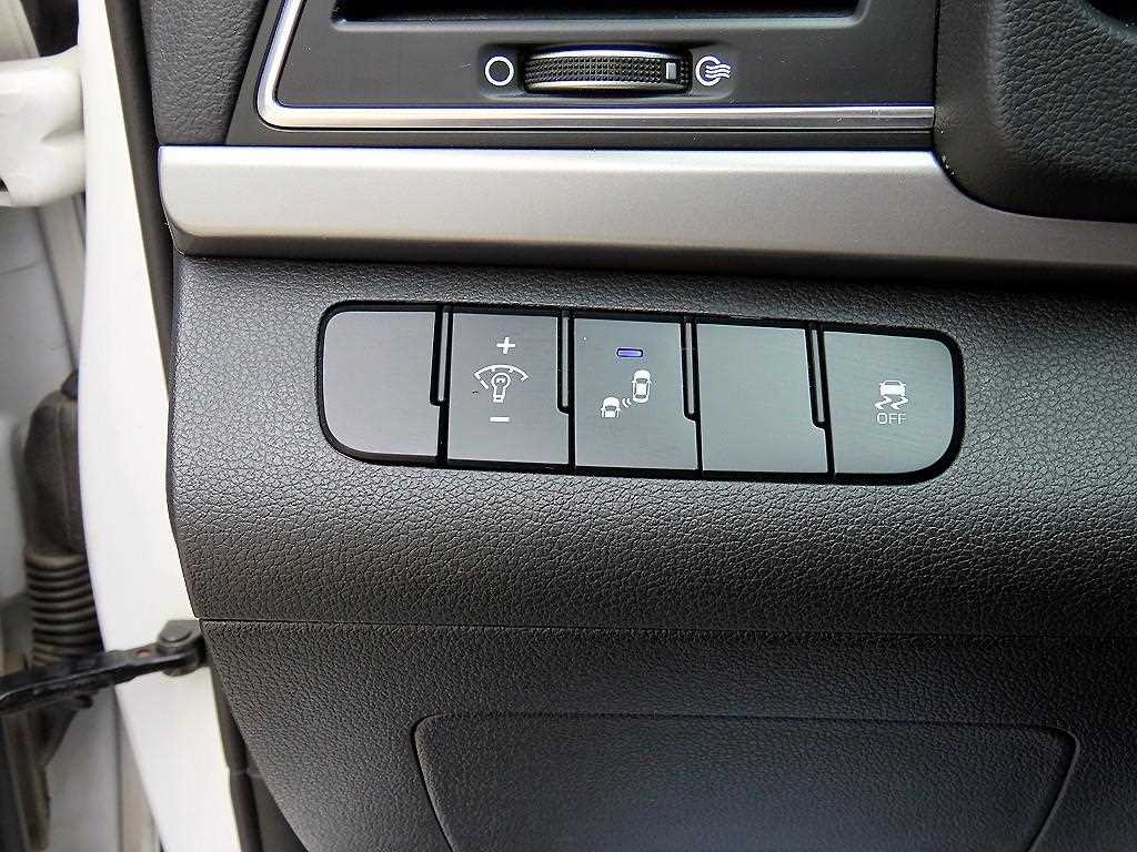 HYUNDAI Avante - Vista 12