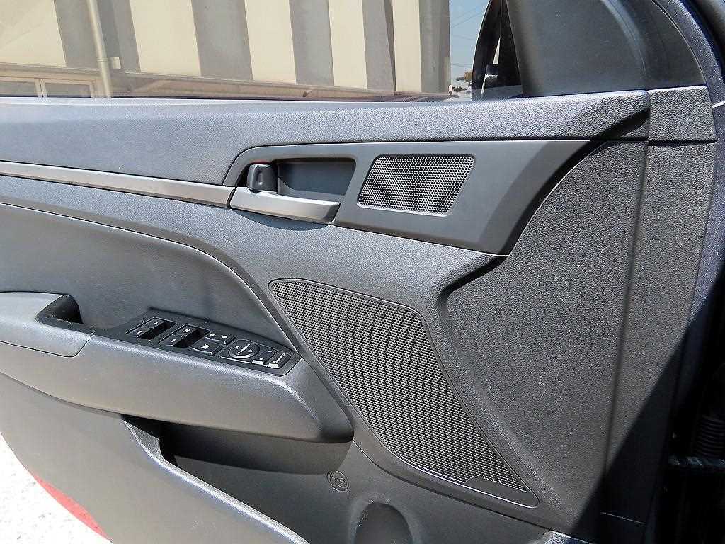 HYUNDAI Avante - Vista 11