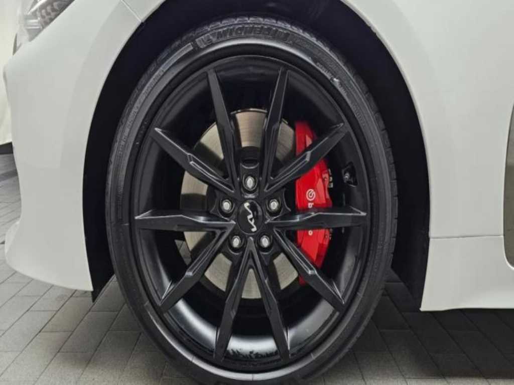 KIA Stinger - Vista 5