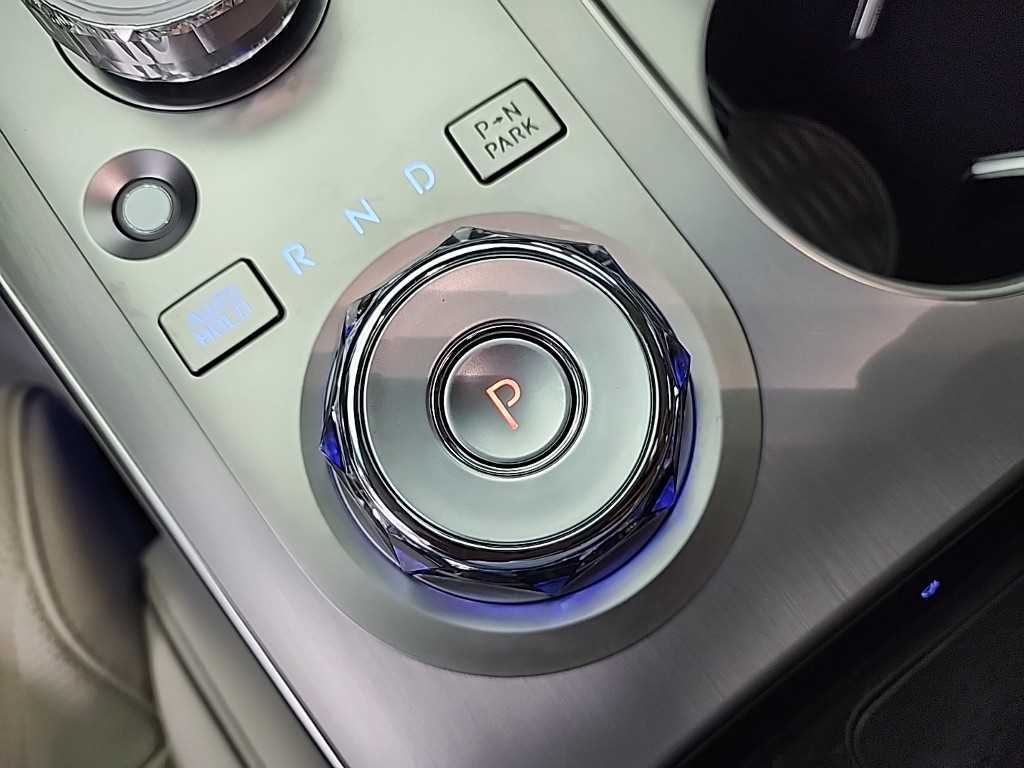 Genesis GV70 - Vista 8