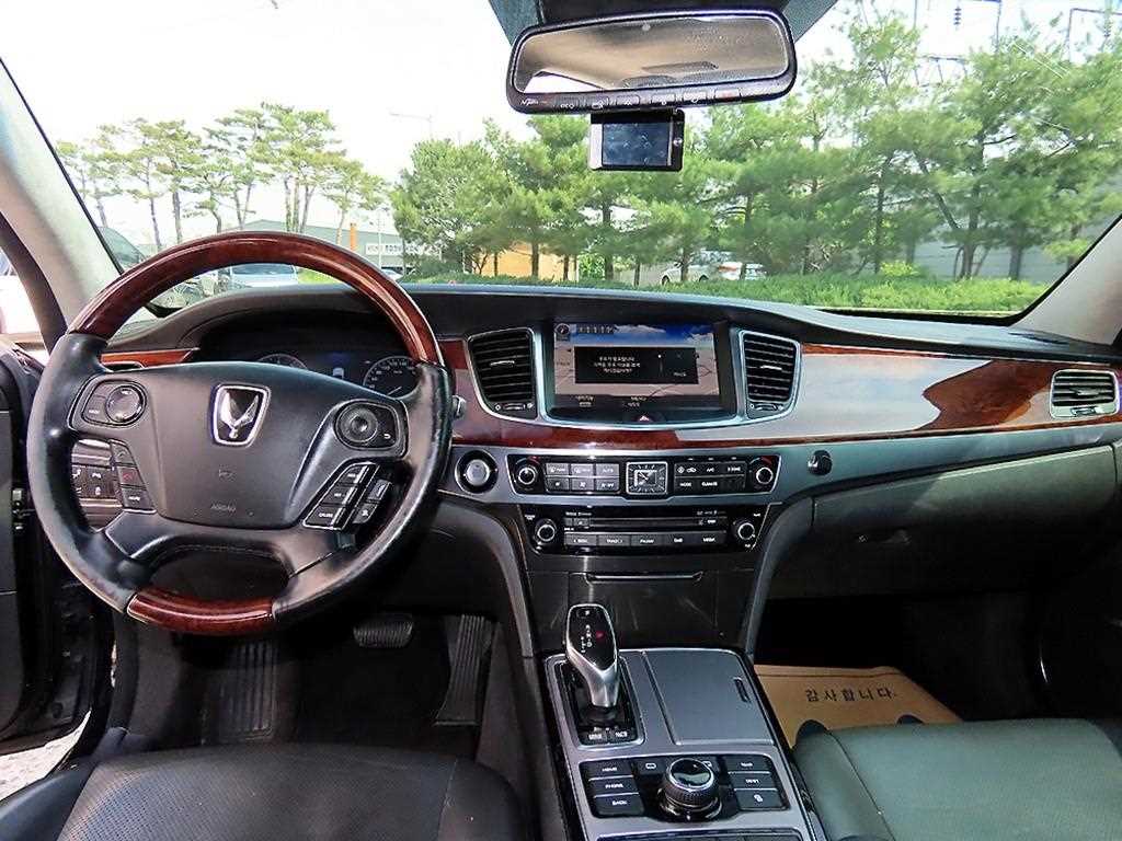 HYUNDAI Equus - Vista 7