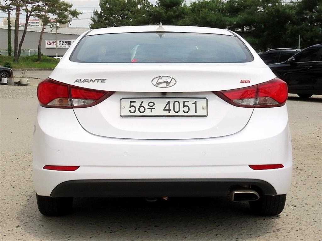 HYUNDAI Avante - Vista 4