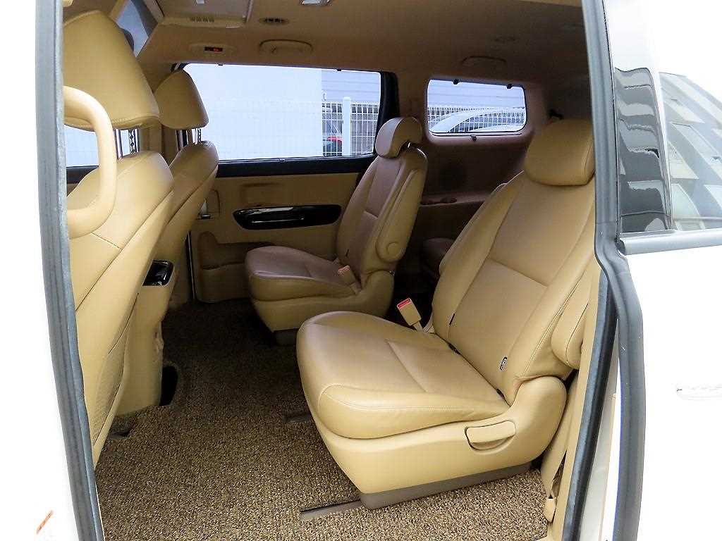 KIA Carnival - Vista 6