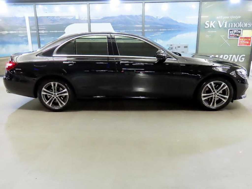 Mercedes Benz E class - Vista 3