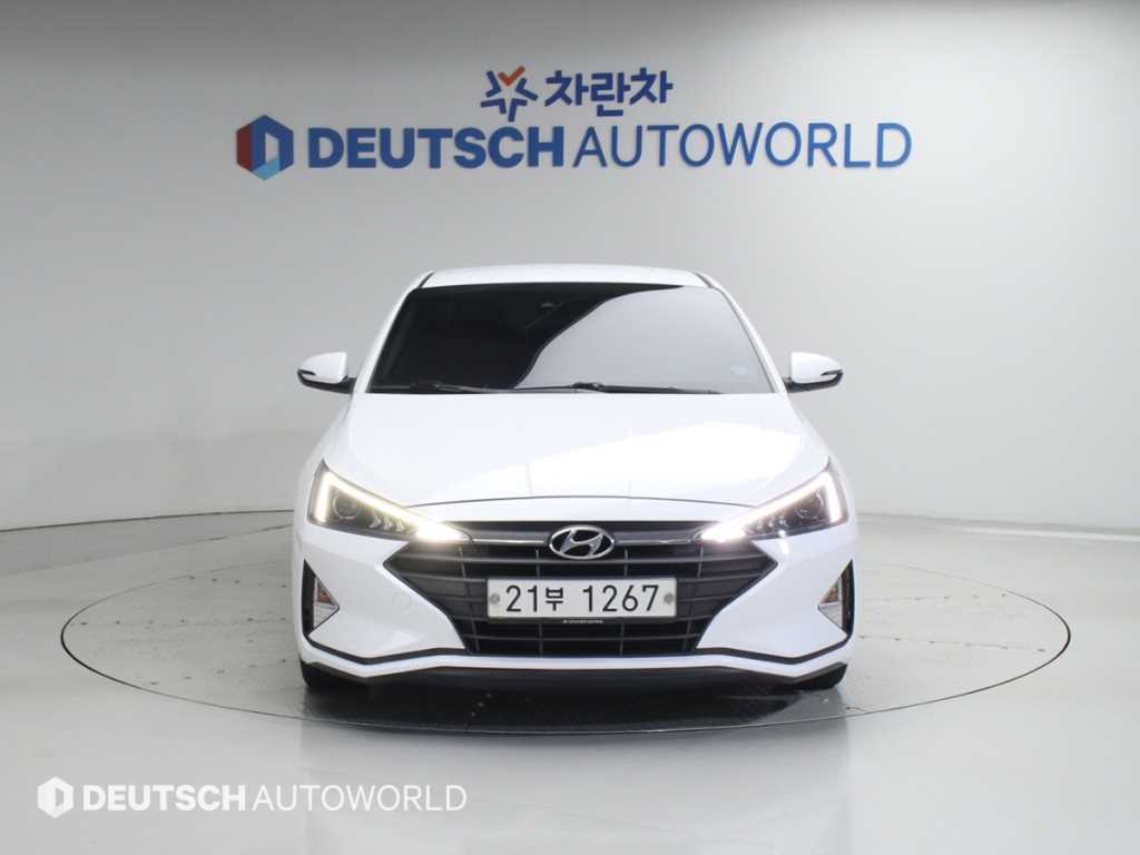 HYUNDAI Avante - Vista 3
