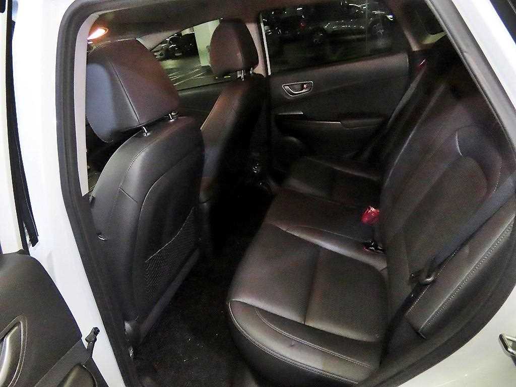 HYUNDAI Kona - Vista 7