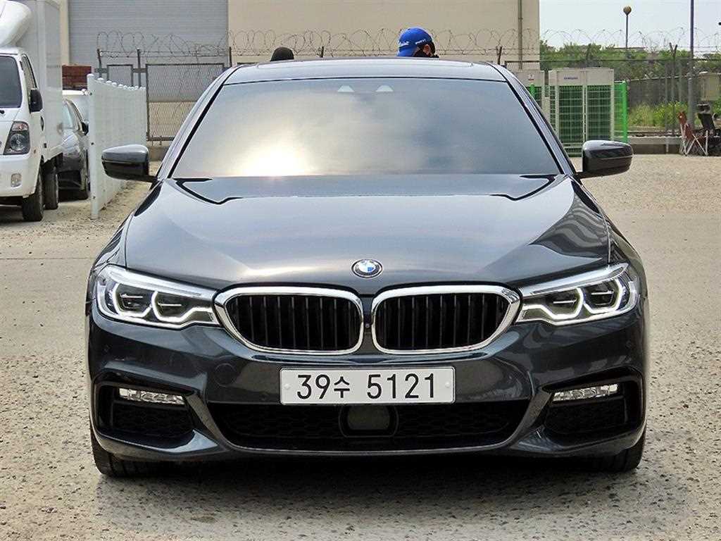 BMW 5 Series 2018 Negro - Importación desde Corea - HF Imports Iquique - Foto 1