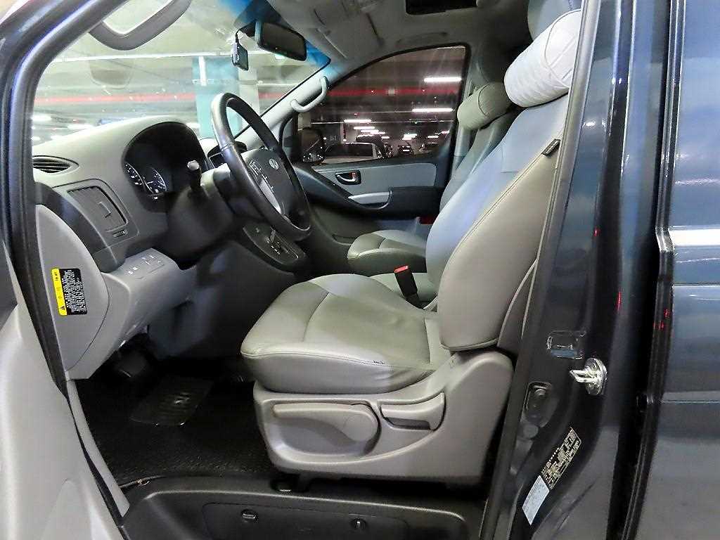 HYUNDAI Starex - Vista 6