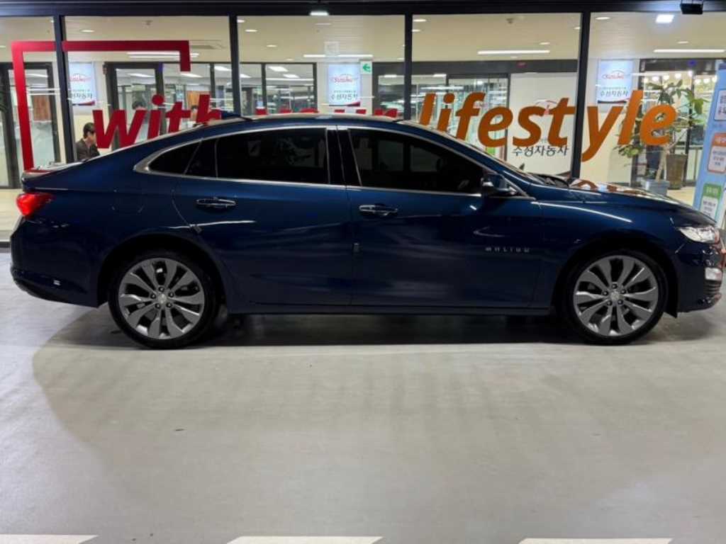 Chevrolet Malibu - Vista 3