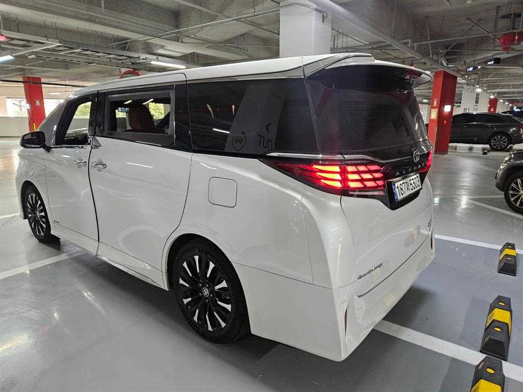 Toyota Alphard - Vista 5