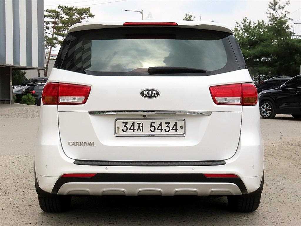 KIA Carnival - Vista 4