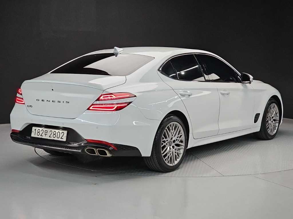 Genesis G70 - Vista 4