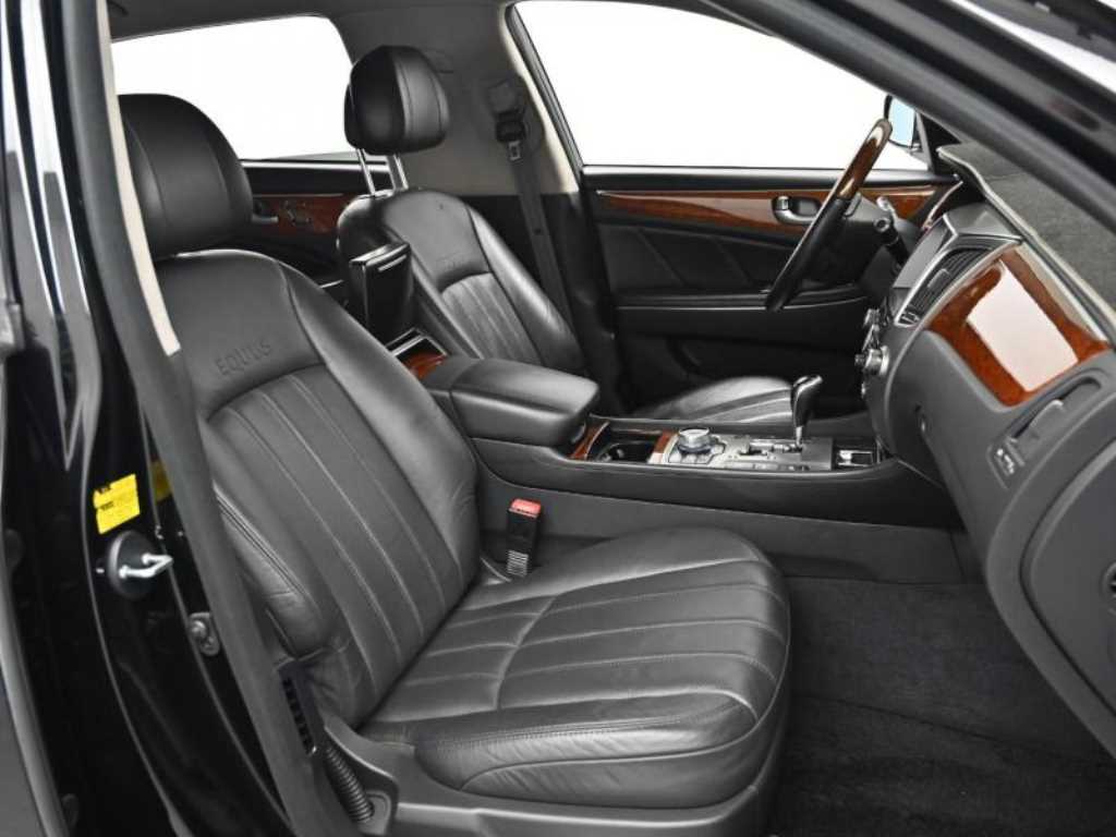HYUNDAI Equus - Vista 10
