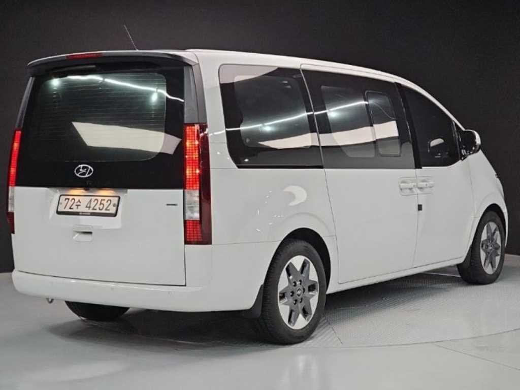 HYUNDAI Staria - Vista 3