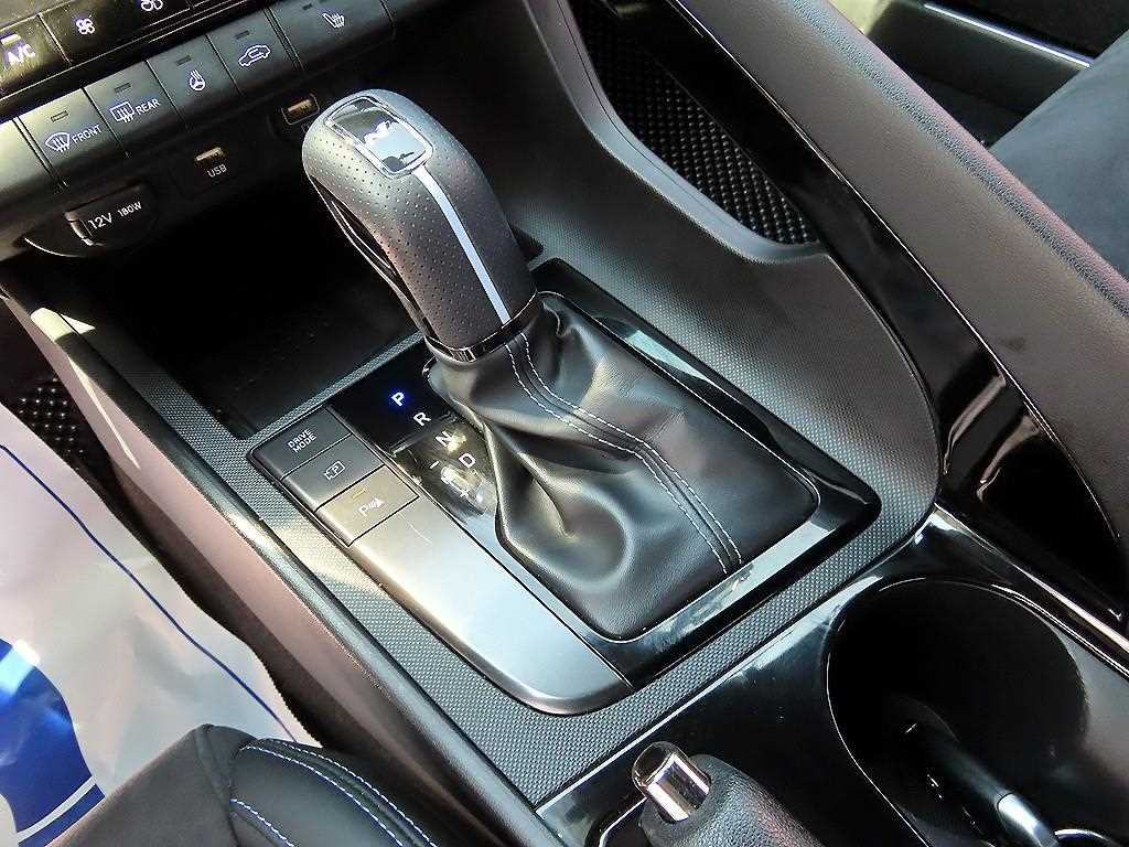 HYUNDAI Avante - Vista 10