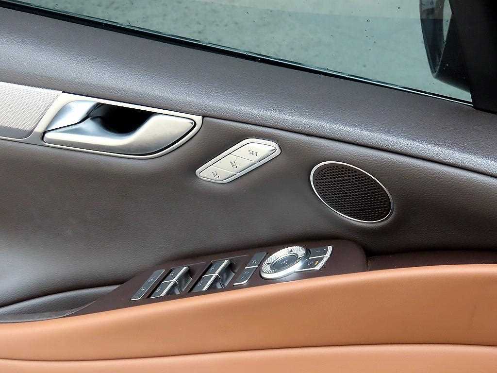 Genesis G80 - Vista 12