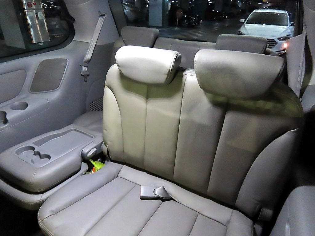 KIA Carnival - Vista 8