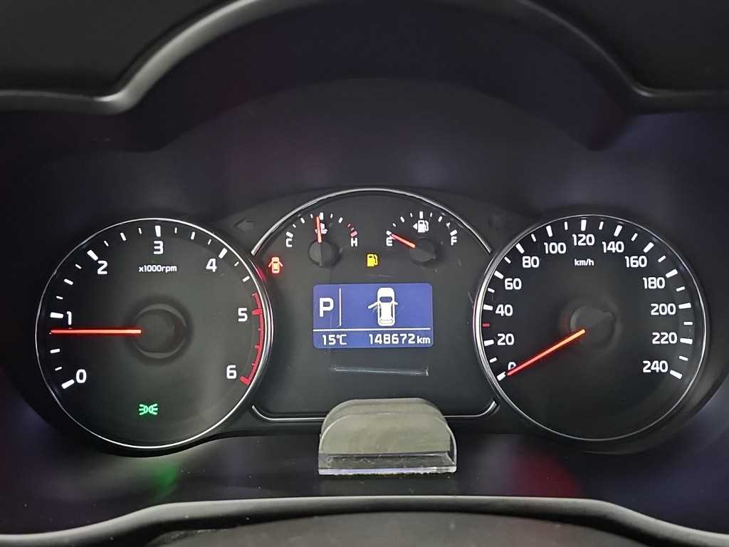 KIA Carens - Vista 6