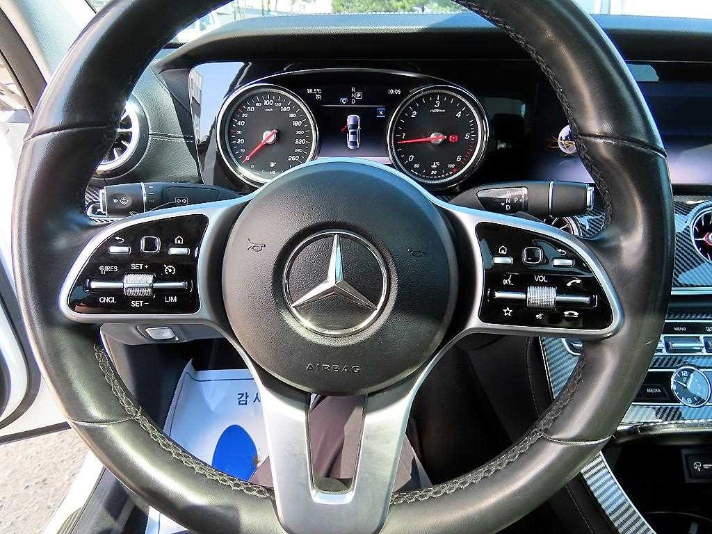 Mercedes Benz E class - Vista 8