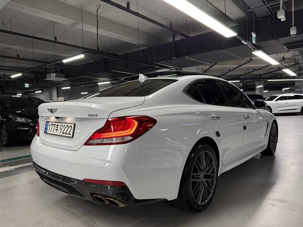 Genesis G70 - Vista 4