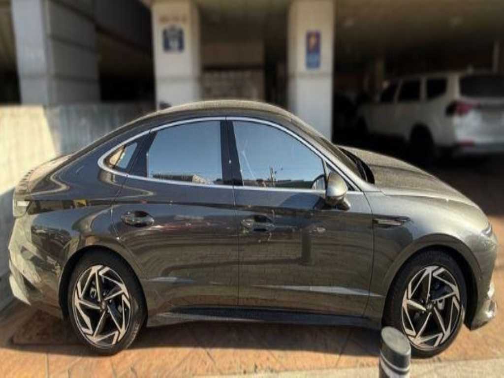 HYUNDAI Sonata - Vista 3