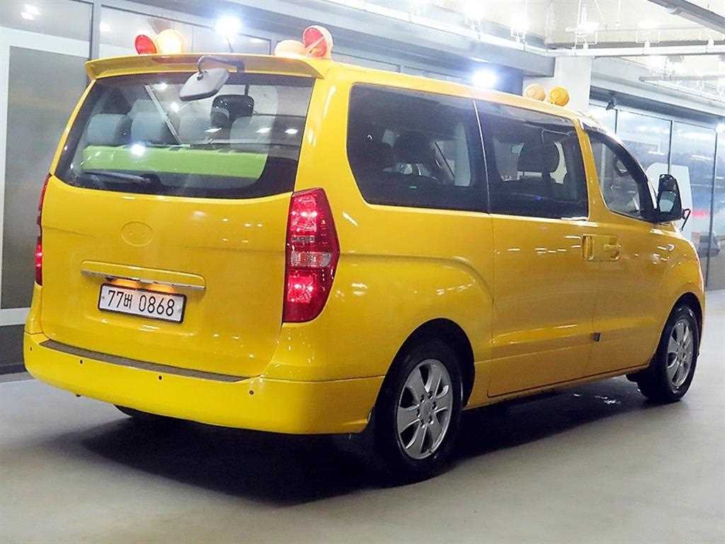HYUNDAI Starex - Vista 4
