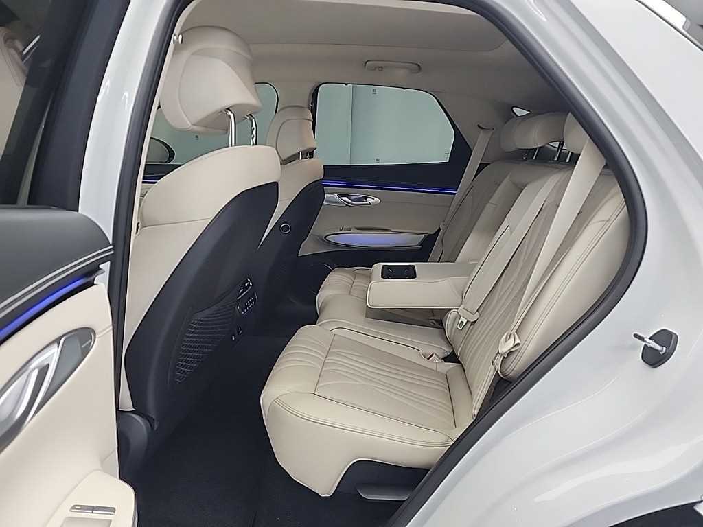 Genesis GV70 - Vista 12