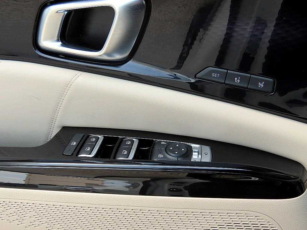 KIA Carnival - Vista 11