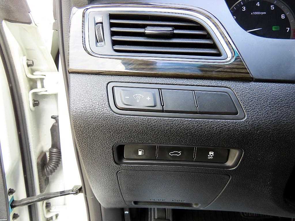 HYUNDAI Sonata - Vista 12