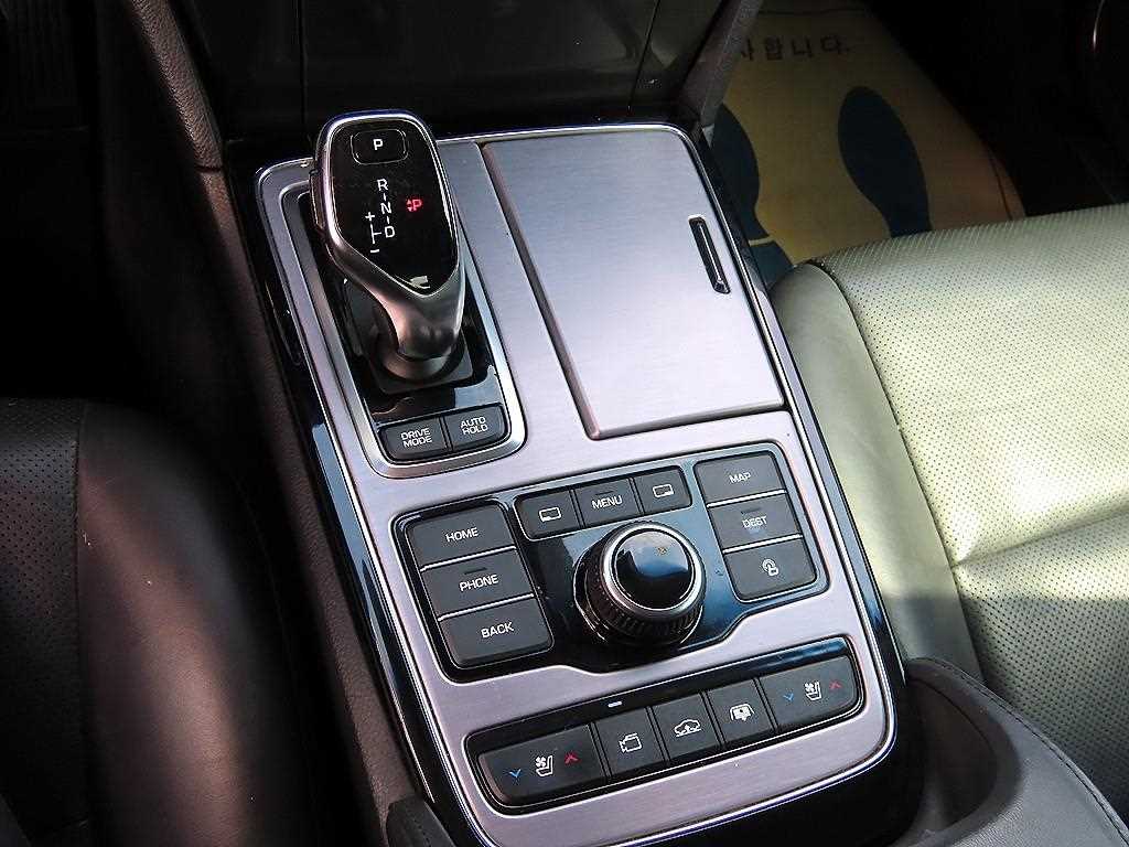 HYUNDAI Equus - Vista 11