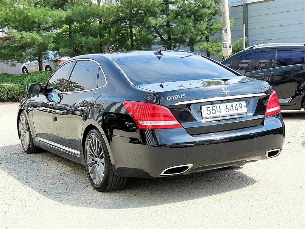 HYUNDAI Equus - Vista 3