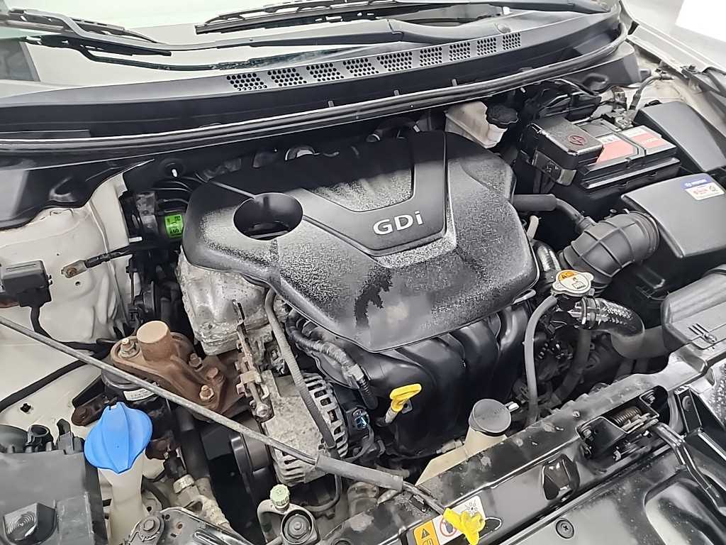 HYUNDAI Avante - Vista 5