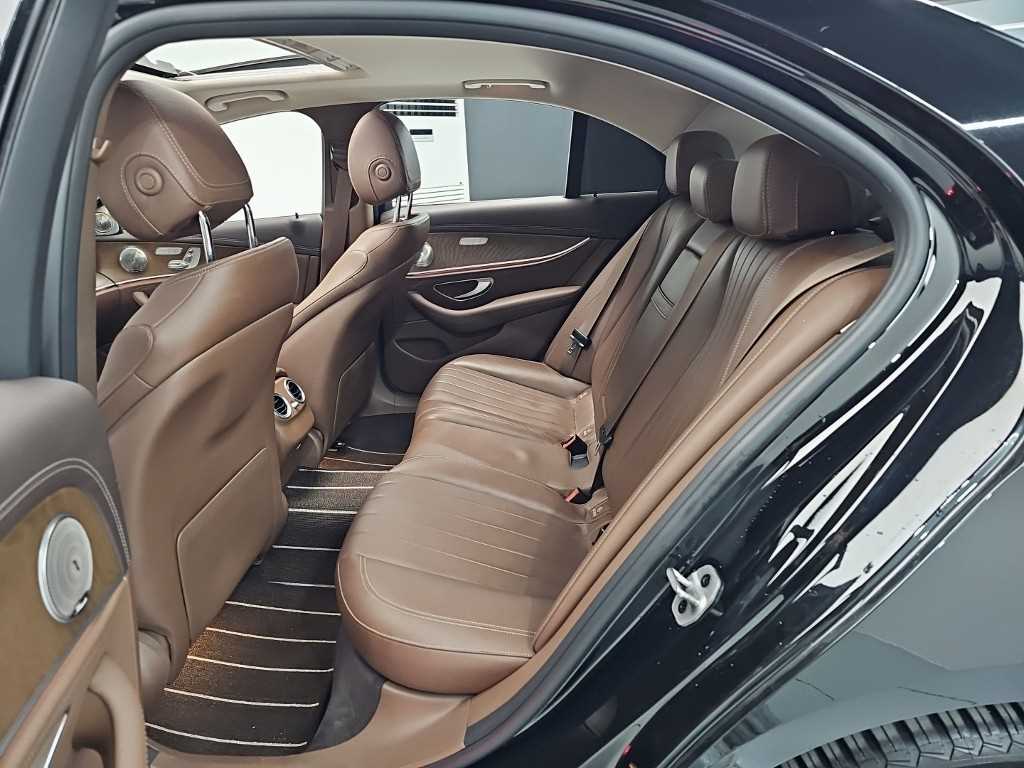 Mercedes Benz E class - Vista 12