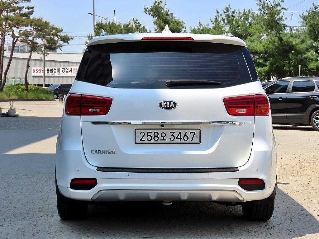 KIA Carnival - Vista 4