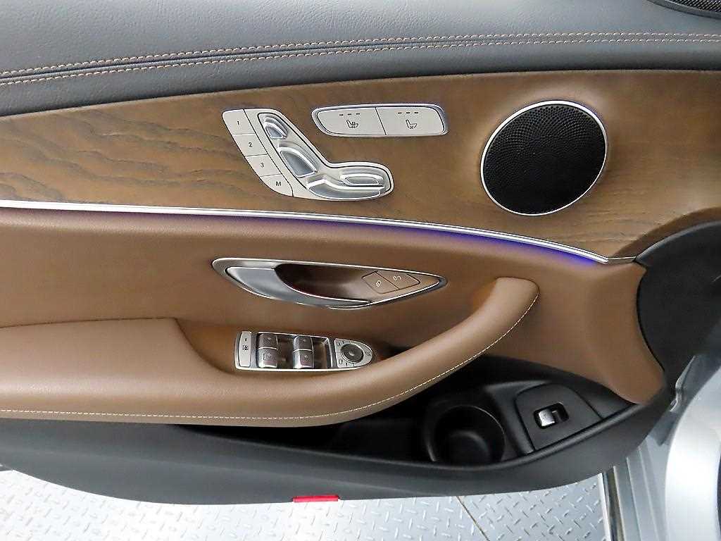 Mercedes Benz E class - Vista 11