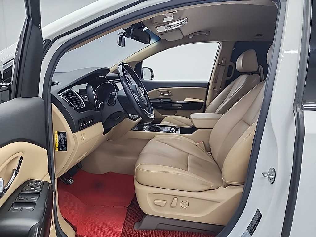 KIA Carnival - Vista 11