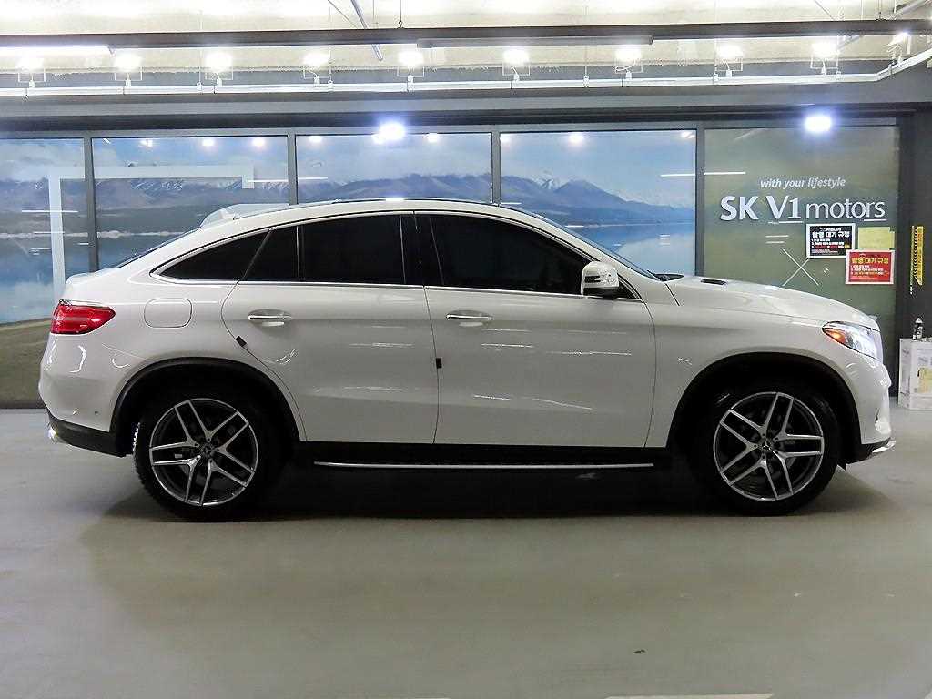 Mercedes Benz GLE Class - Vista 3