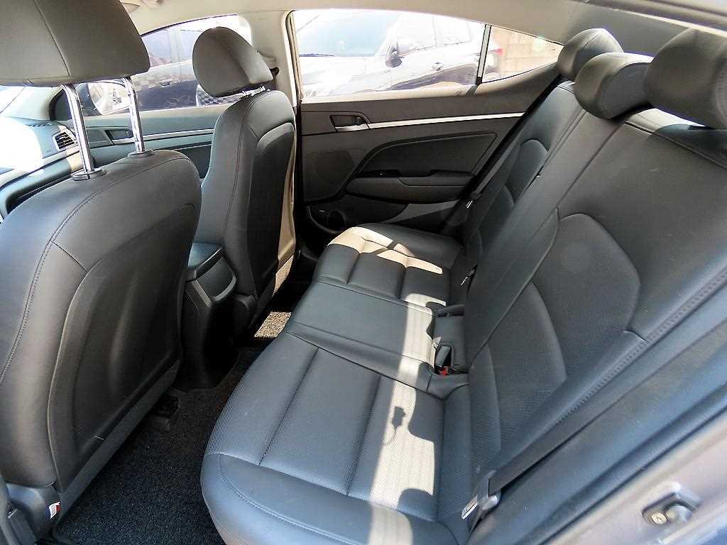 HYUNDAI Avante - Vista 6