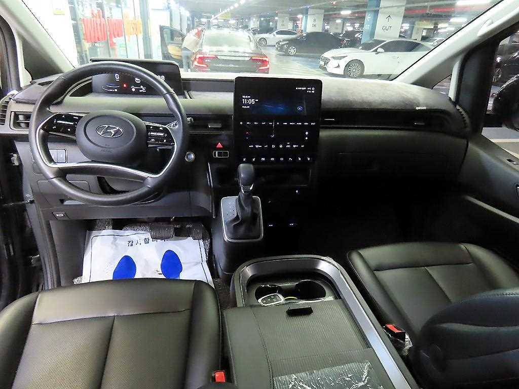 HYUNDAI Staria - Vista 10