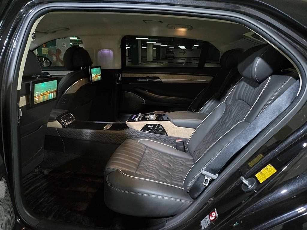 Genesis G90 - Vista 7
