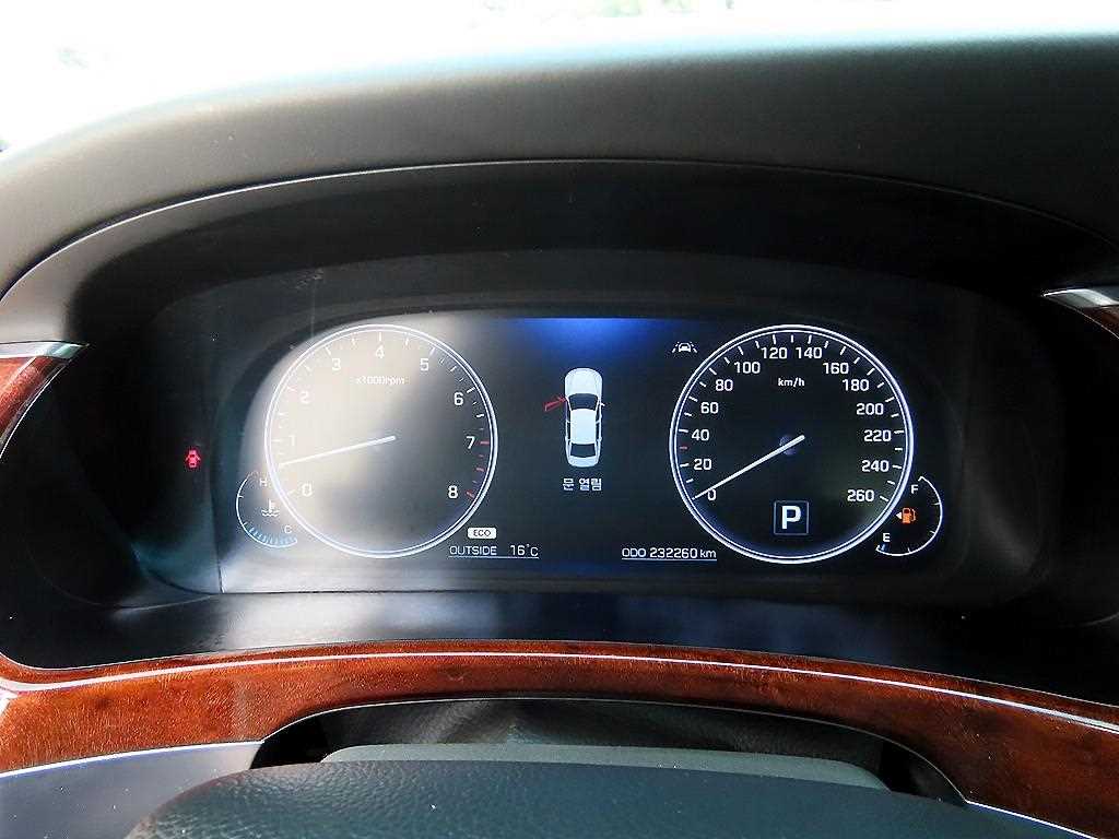 HYUNDAI Equus - Vista 9